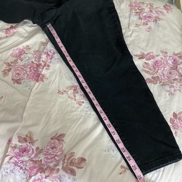 Style & Co | Black Curvy Skinny Leg Jeans Size 12 - Picture 16 of 16